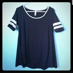 Flowy Black Top